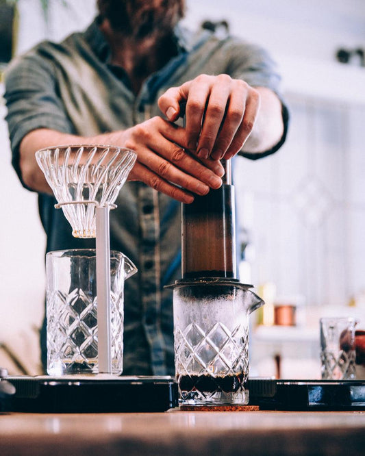 CÓMO HACER CAFÉ CON AEROPRESS: DOS FORMAS DE PREPARARLO - Quinto Café
