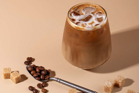 Refresca tus Días con una Deliciosa Jarra de Café con Leche Helado - Quinto Café