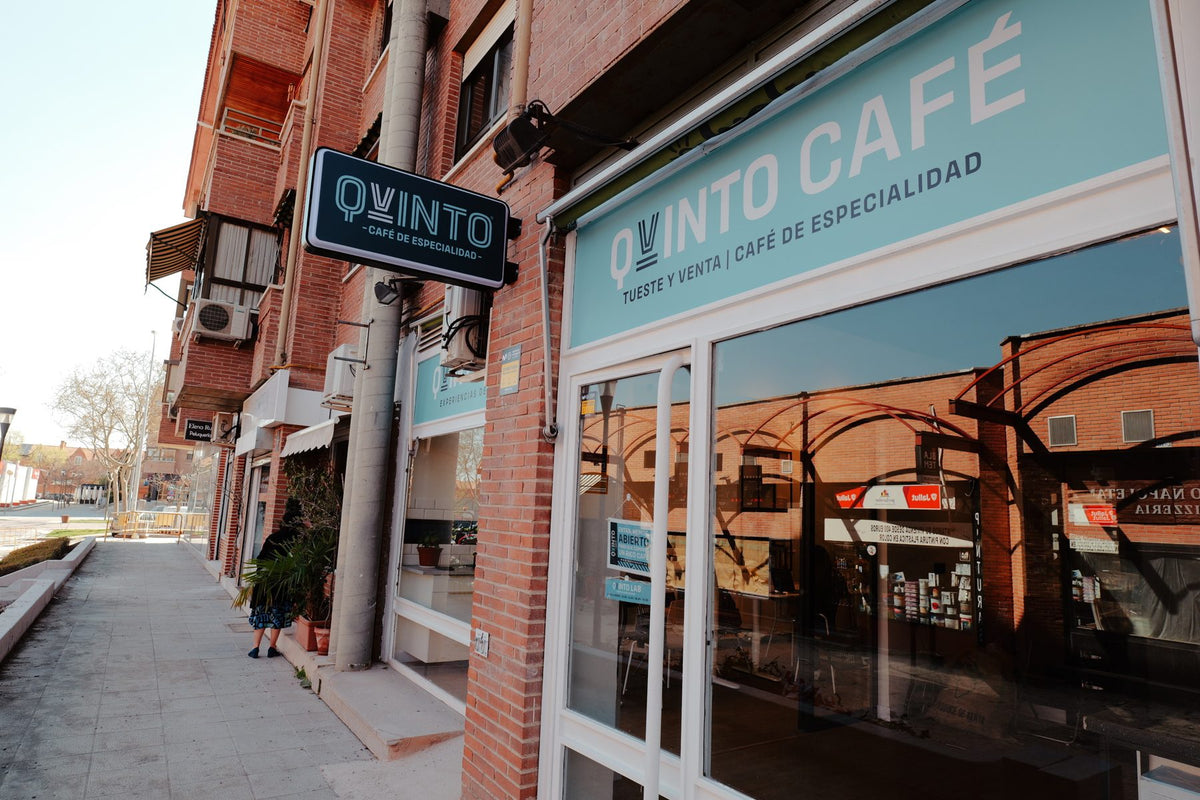 Quinto Café shop on Calle Neptuno 4, Tres Cantos